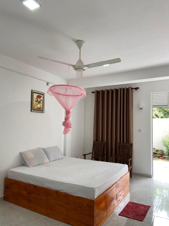Senarathna * Weligama